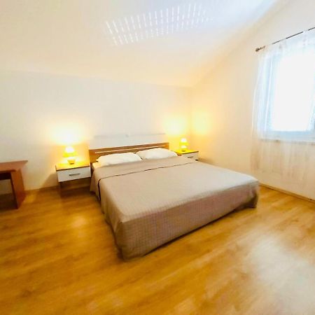 Rooms Viskic Rab Town Exterior foto